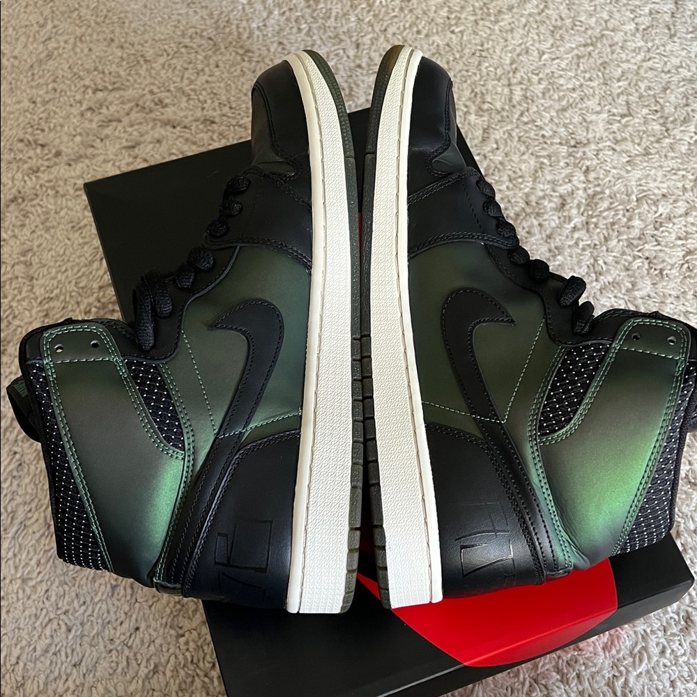Jordan 1 SB Sneakers (Craig Stecyk Black Silver) - Picture 3 of 5